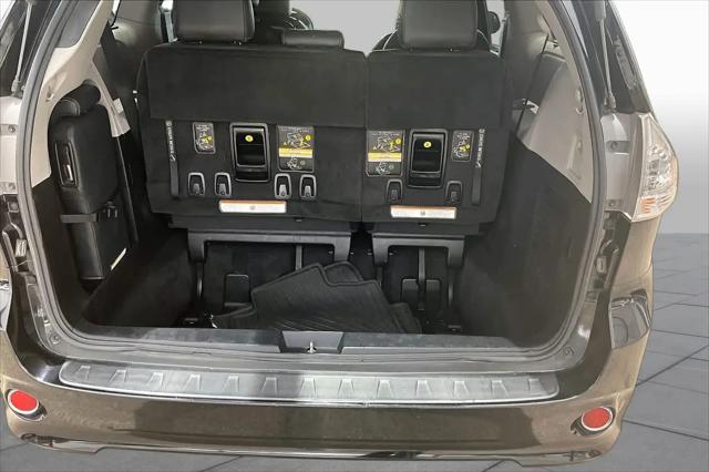 2015 Toyota Sienna SE 8 Passenger