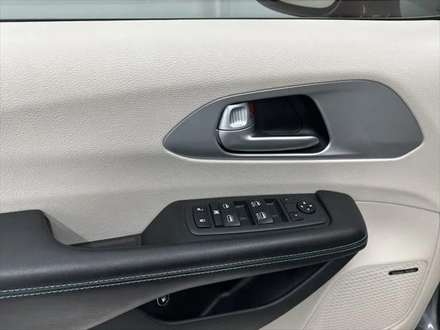 2018 Chrysler Pacifica Hybrid Limited