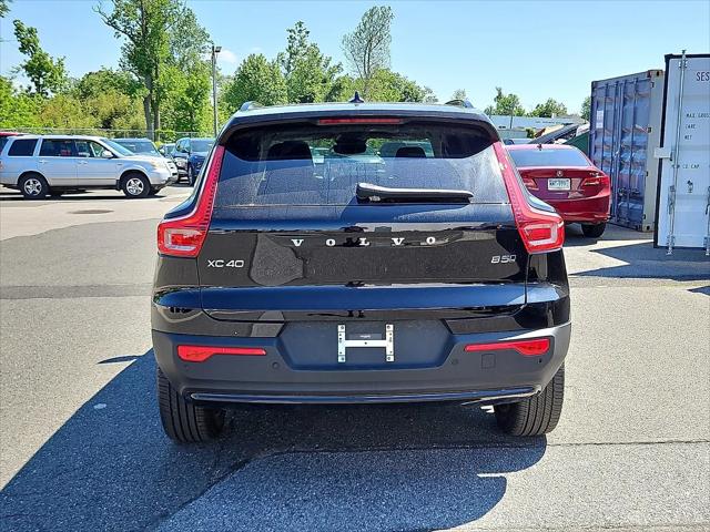 2026 Volvo XC40 Plus, B5 AWD Gas (mild hybrid), Dark
