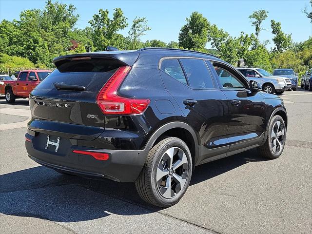 2026 Volvo XC40 Plus, B5 AWD Gas (mild hybrid), Dark