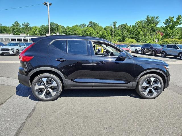 2026 Volvo XC40 Plus, B5 AWD Gas (mild hybrid), Dark