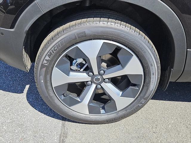 2026 Volvo XC40 Plus, B5 AWD Gas (mild hybrid), Dark