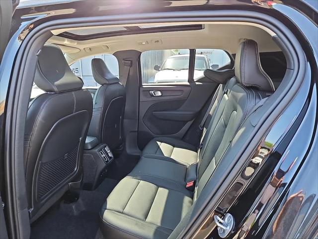 2026 Volvo XC40 Plus, B5 AWD Gas (mild hybrid), Dark