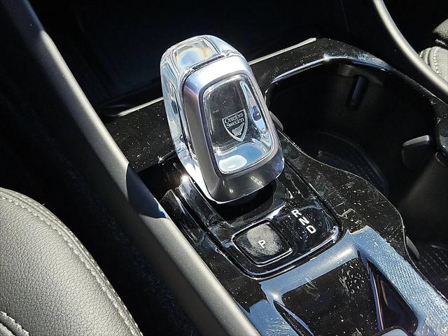 2026 Volvo XC40 Plus, B5 AWD Gas (mild hybrid), Dark