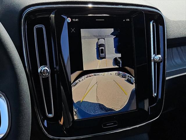 2026 Volvo XC40 Plus, B5 AWD Gas (mild hybrid), Dark