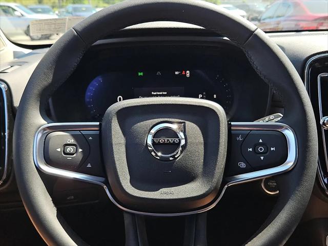 2026 Volvo XC40 Plus, B5 AWD Gas (mild hybrid), Dark