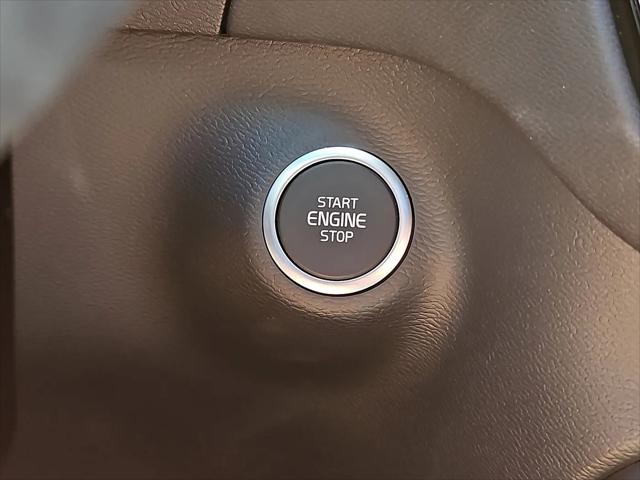 2026 Volvo XC40 Plus, B5 AWD Gas (mild hybrid), Dark
