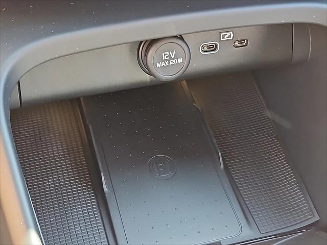 2026 Volvo XC40 Plus, B5 AWD Gas (mild hybrid), Dark