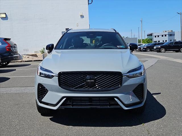 2026 Volvo XC60 Plug-In Hybrid Black Edition Ultra, T8 AWD Electric/Gasoline, Dark