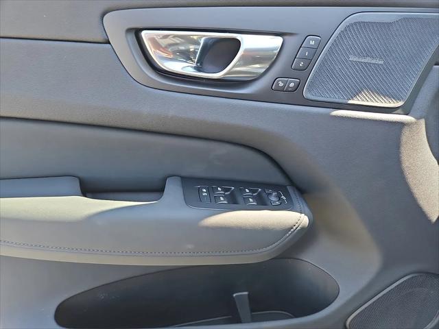 2026 Volvo XC60 Plug-In Hybrid Black Edition Ultra, T8 AWD Electric/Gasoline, Dark