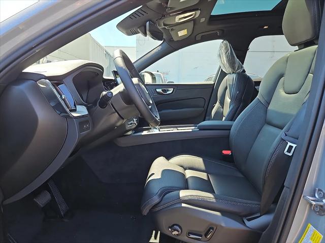 2026 Volvo XC60 Plug-In Hybrid Black Edition Ultra, T8 AWD Electric/Gasoline, Dark