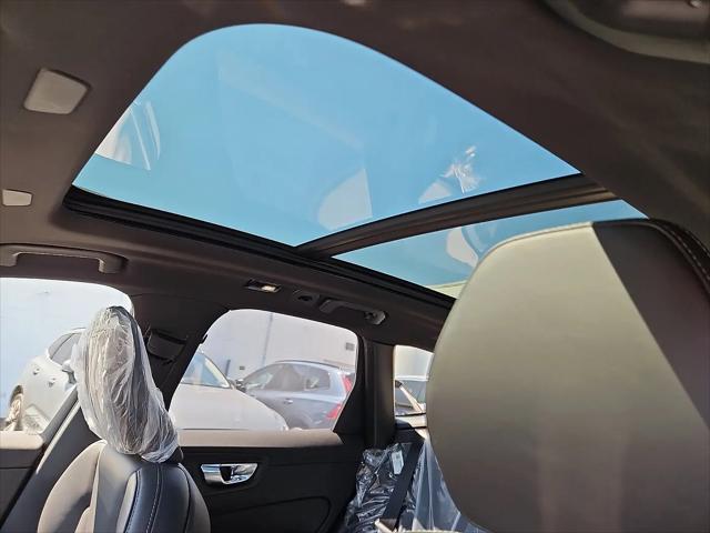 2026 Volvo XC60 Plug-In Hybrid Black Edition Ultra, T8 AWD Electric/Gasoline, Dark