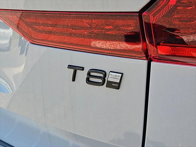 2026 Volvo XC60 Plug-In Hybrid Black Edition Ultra, T8 AWD Electric/Gasoline, Dark