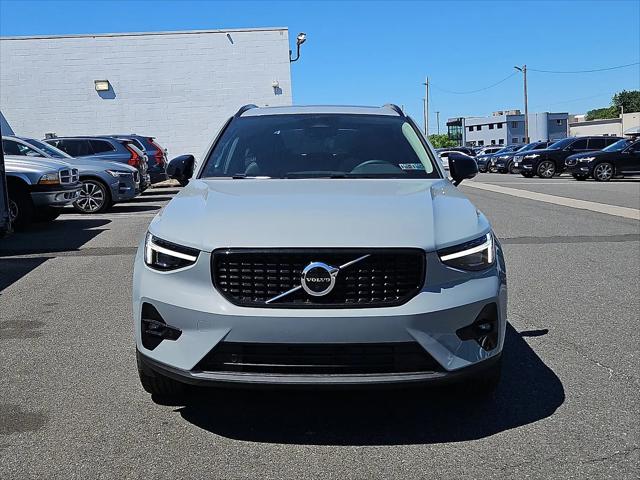 2026 Volvo XC40 Plus, B5 AWD Gas (mild hybrid), Dark