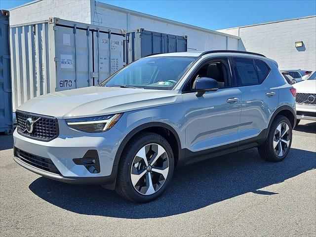 2026 Volvo XC40 Plus, B5 AWD Gas (mild hybrid), Dark