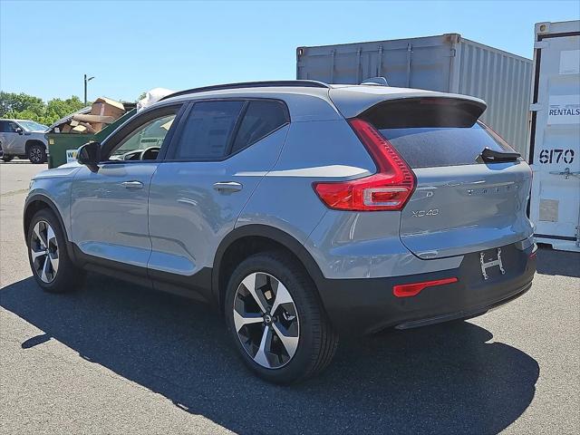 2026 Volvo XC40 Plus, B5 AWD Gas (mild hybrid), Dark