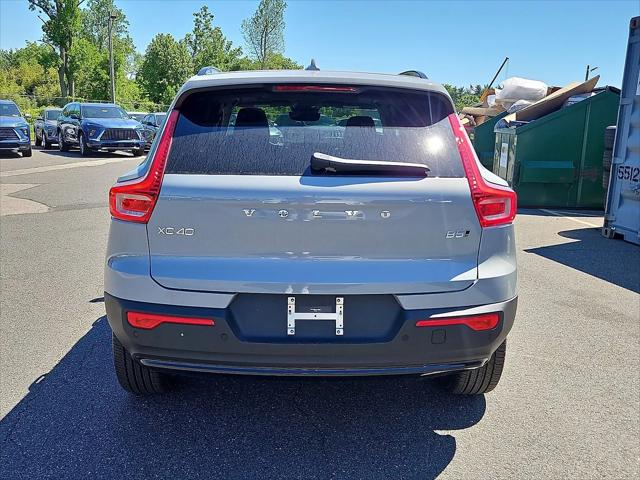2026 Volvo XC40 Plus, B5 AWD Gas (mild hybrid), Dark