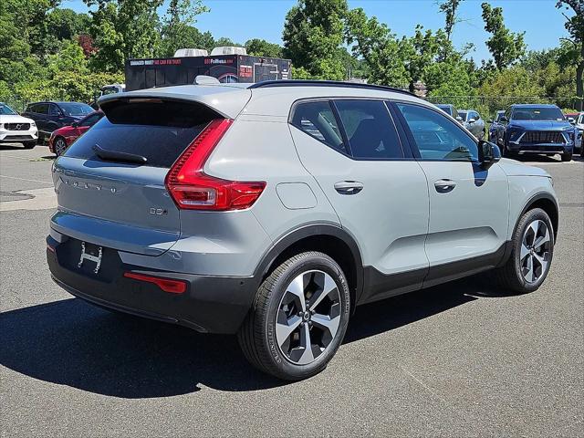 2026 Volvo XC40 Plus, B5 AWD Gas (mild hybrid), Dark