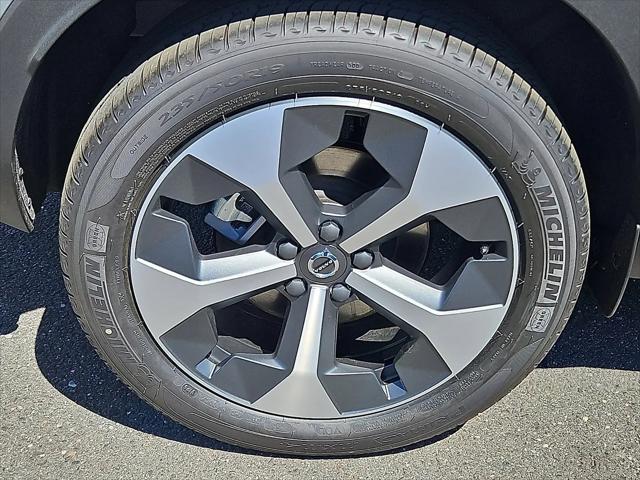 2026 Volvo XC40 Plus, B5 AWD Gas (mild hybrid), Dark