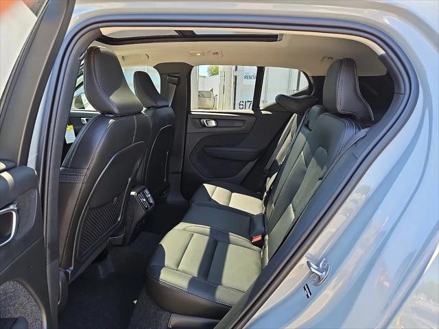 2026 Volvo XC40 Plus, B5 AWD Gas (mild hybrid), Dark
