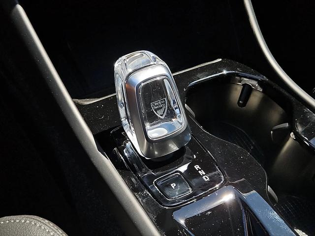2026 Volvo XC40 Plus, B5 AWD Gas (mild hybrid), Dark