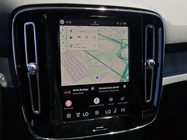 2026 Volvo XC40 Plus, B5 AWD Gas (mild hybrid), Dark