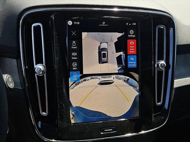 2026 Volvo XC40 Plus, B5 AWD Gas (mild hybrid), Dark