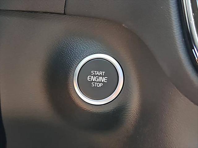 2026 Volvo XC40 Plus, B5 AWD Gas (mild hybrid), Dark