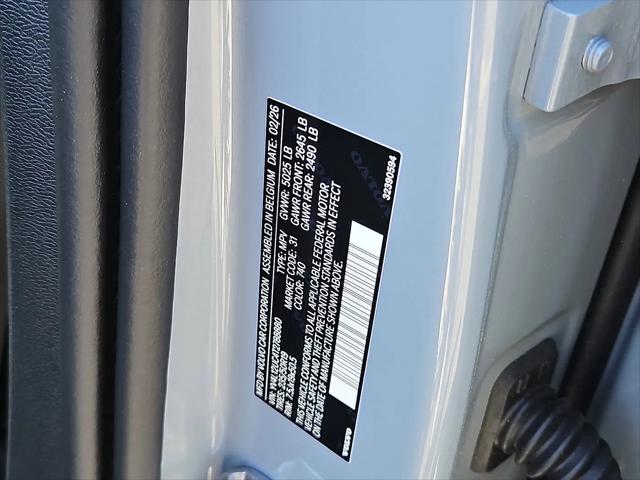 2026 Volvo XC40 Plus, B5 AWD Gas (mild hybrid), Dark