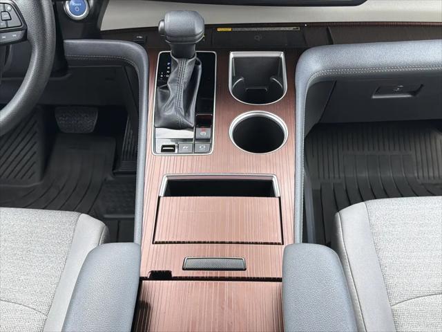 2024 Toyota Sienna LE