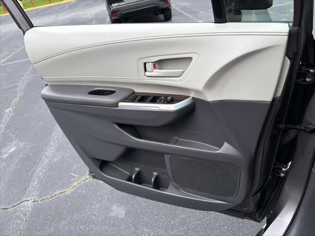 2024 Toyota Sienna LE