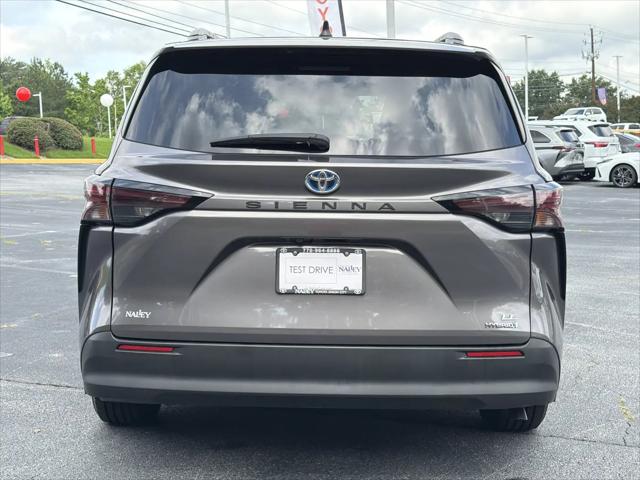 2024 Toyota Sienna LE
