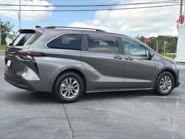 2024 Toyota Sienna LE