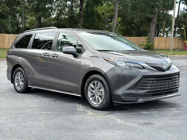 2024 Toyota Sienna LE