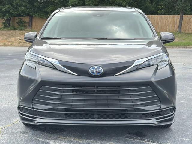 2024 Toyota Sienna LE