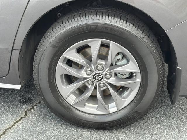 2024 Toyota Sienna LE