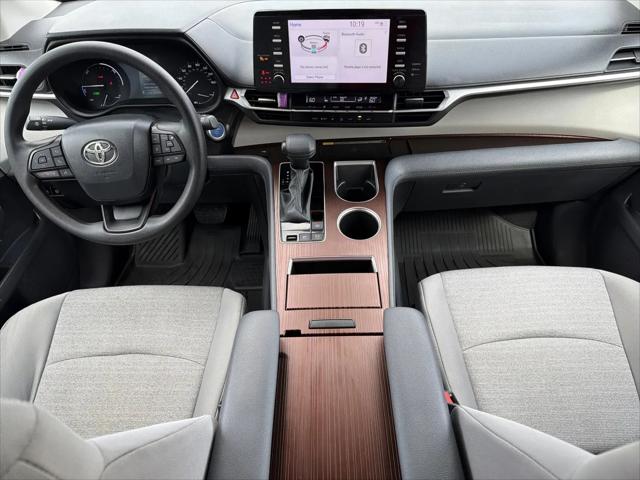 2024 Toyota Sienna LE