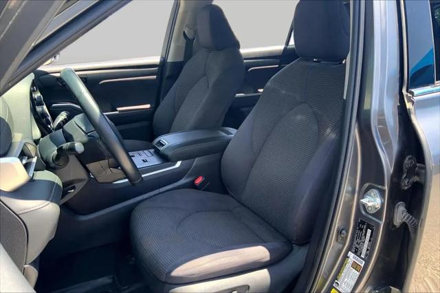 2022 Toyota Highlander LE