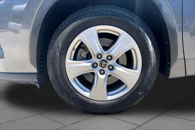 2022 Toyota Highlander LE