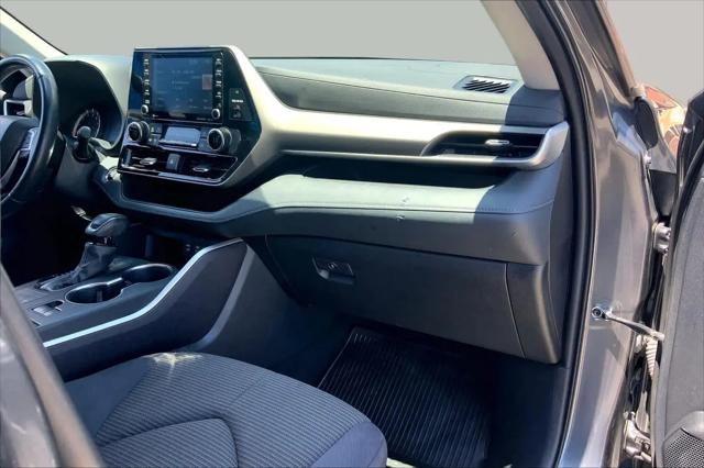 2022 Toyota Highlander LE