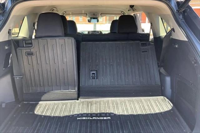 2022 Toyota Highlander LE