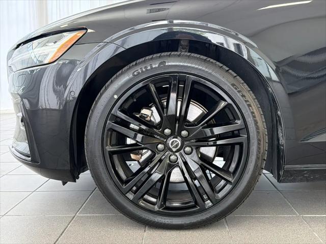 2024 Volvo S60 B5 Plus Black Edition