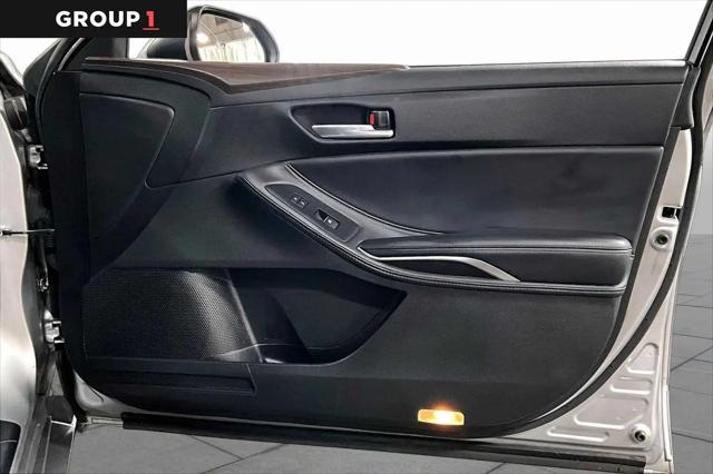 2020 Toyota Avalon Hybrid XLE