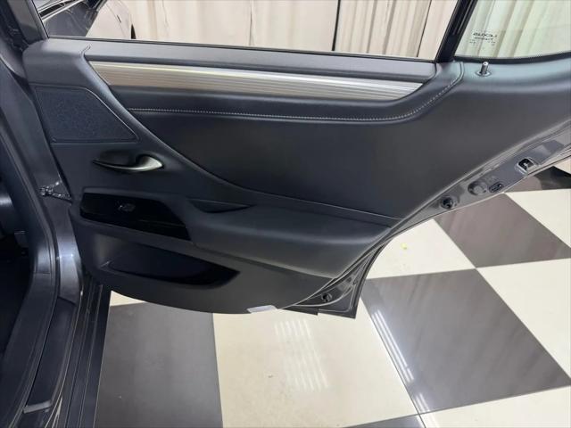 2024 Lexus ES 300h F SPORT Handling