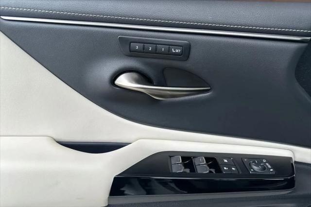 2025 Lexus ES 300h ES 300h