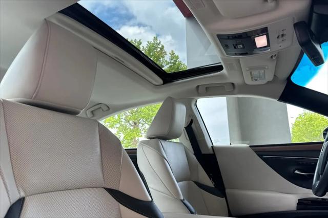 2025 Lexus ES 300h ES 300h