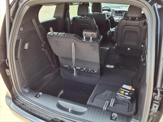 2027 Chrysler Pacifica Select