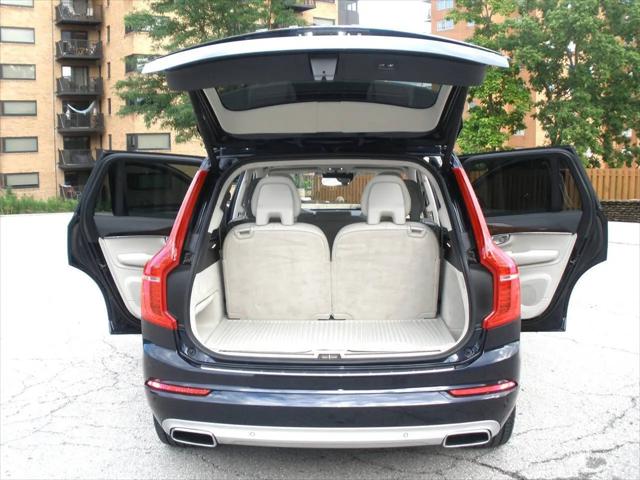 2016 Volvo XC90 T6 Momentum