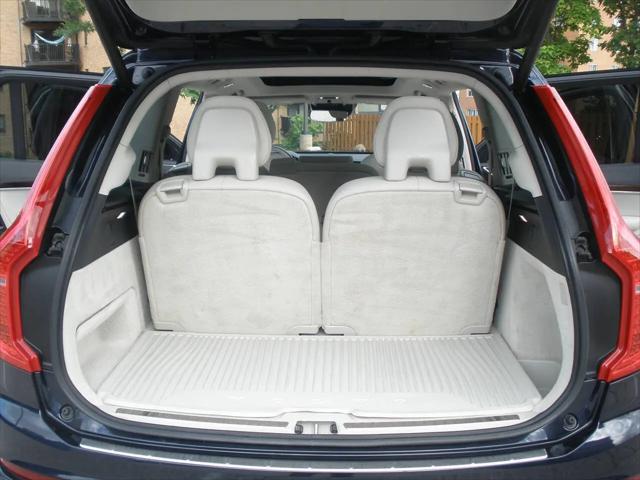 2016 Volvo XC90 T6 Momentum