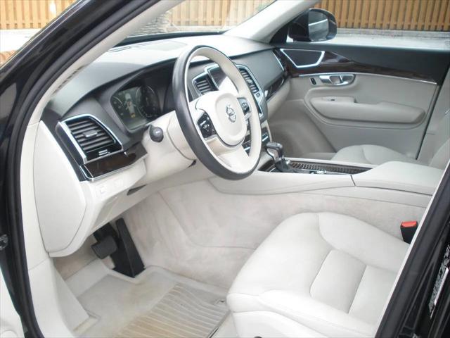 2016 Volvo XC90 T6 Momentum